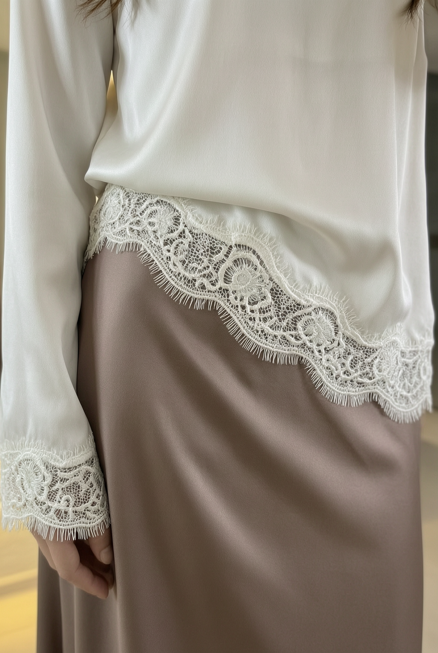 ZAYMUR LONG LACE TOP